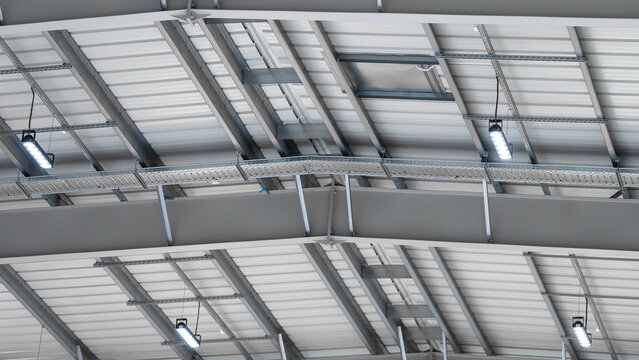 Oświetlenie ledowe - hala magazyn z energooszczędnym systemem światła