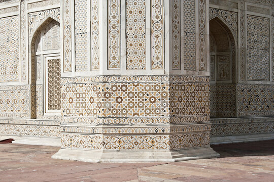 AGRA, UTTAR PRADESH / INDIA - FEBRUARY 27, 2012 : CLOSE-UP VIEW OF AN INLAID WORK OF WHITE MARBLE STONE ON PILLAR AT ITAMAD UD DAULA (BABY TAJ)