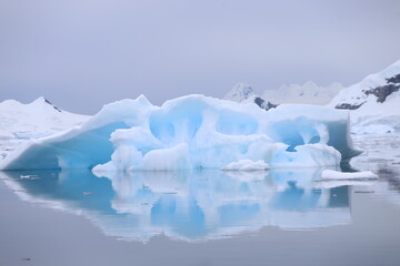 Fototapeta na wymiar Iceberg floating in Antarctica