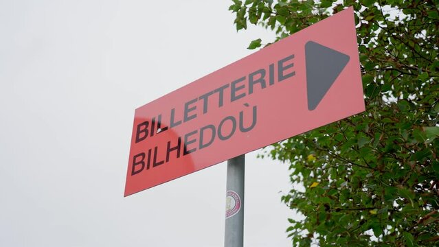 Close-up shot: Sign "Billetterie" in French indicates ticket availability