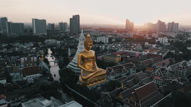 Wat Paknam is a serene and spiritual oasis in the bustling city of Bangkok.This sacred temple complex exudes a sense of tranquility and peace, with its ornate architecture.