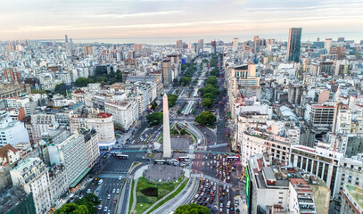 El obelisco visto por drone en la capital Buenos Aires, Argentina - obrazy, fototapety, plakaty