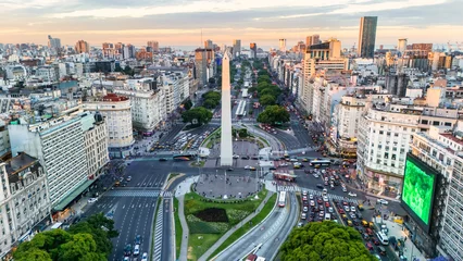 Schilderijen op glas El obelisco visto por drone en la capital Buenos Aires, Argentina © Stacy
