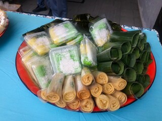 thai dessert on a tray