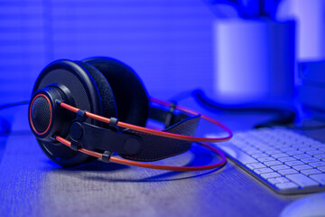 Professional Quality Audio Headphones on a Desk - obrazy, fototapety, plakaty