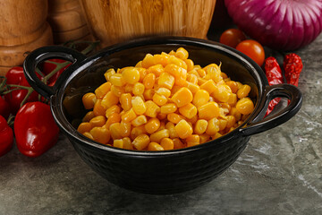 Sweet canned ripe corn grain