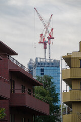 Fototapeta na wymiar 東京港区赤坂8丁目のビル建設が見える街並