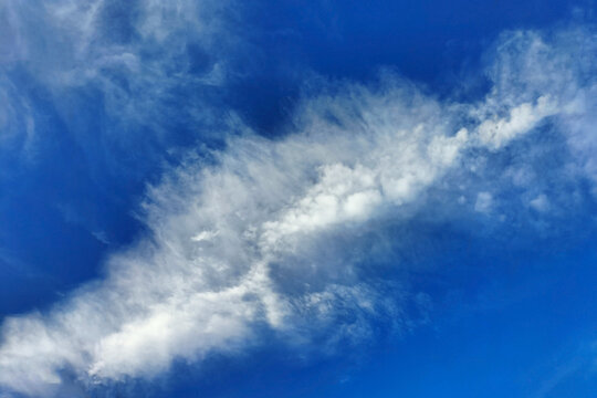 The frighteningly beautiful spread of chemtrails spread by airplanes under the geoengineering program, the occlusion of the sun by spraying particles of aluminum, chalk and other things