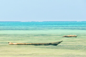 Obraz premium Scenic view of moored boats at Jambiani beach, Zanzibar