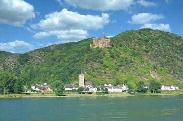 Fototapeta na wymiar Village of Wellmich at Rhine River with Burg Maus resp. Mouse Castle,Rhine Gorge,Germany