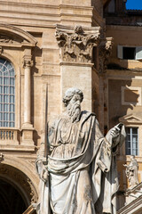 Obraz premium Statue of Saint Paul in front of Saint Peter's Basilica at St.Peter 's Square, Vatican, Rome, Italy