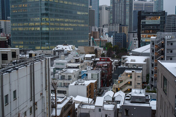 Fototapeta na wymiar 2月に雪が積もった東京港区赤坂4丁目景色