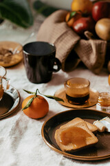 bella colazione italiana con luce finestra  naturale  di mattina