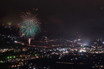 狭霧台から望むゆふいん盆地花火