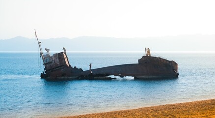 Naklejka premium A shipwreck on a beach in Tabuk, Saudi Arabia