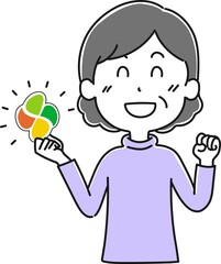 よつばマークを持った高齢女性1