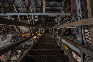 山の中に残されたロープウェイ駅の廃墟