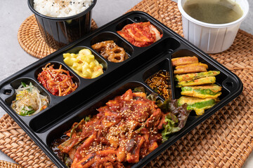 Stir-fried spicy pork, set meal, squid, pork belly, bulgogi, beef, lunch box, side dish, pumpkin pancake, sausage, bean sprouts, lotus root stew, kimchi, seaweed soup, rice