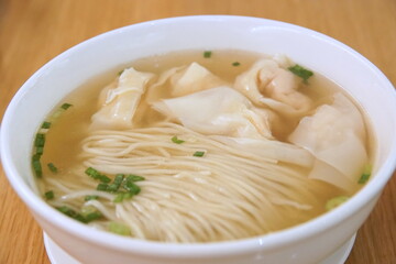 ワンタン麺