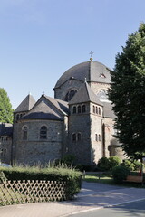 Blick auf die Katholische Pfarrkirche St. Blasius im Zentrum der Stadt Balve im Sauerland	