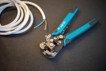 Mechanical stripper for stripping electrical cable insulation.An electrician's tool.Expose the...