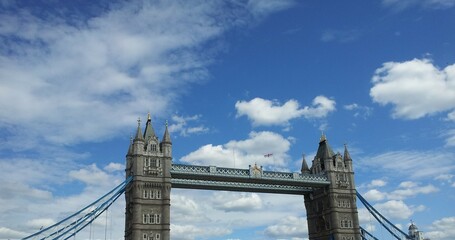 다리 구름 하늘