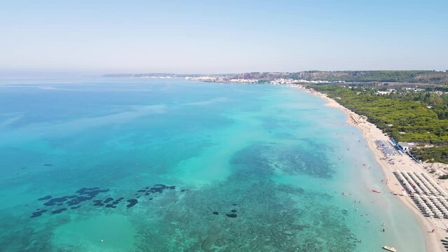 Estate in Salento: il mare turchese e la spiaggia di Rivabella, Gallipoli, Lecce, Puglia, Italia