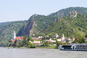 D&uuml;rnstein in der Wachau mit Donau, Stift und Ruine D&uuml;rnstein