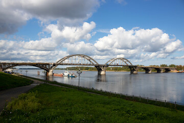 Fototapeta na wymiar The bridge in Rybinsk across the Volga River during repairs on an autumn day.
