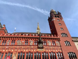 Obraz premium Rathaus der Stadt Basel am Marktplatz im Stadtzentrum, Schweiz