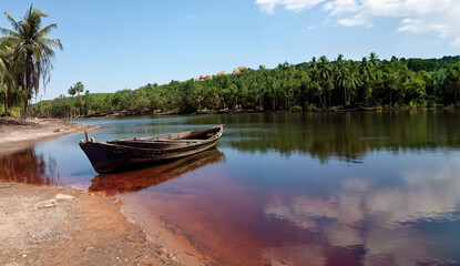 Obraz premium boat on the river