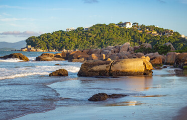 paisagem da praia do Defunto praia das Cordas Governador Celso Ramos Santa Catarina Brasil