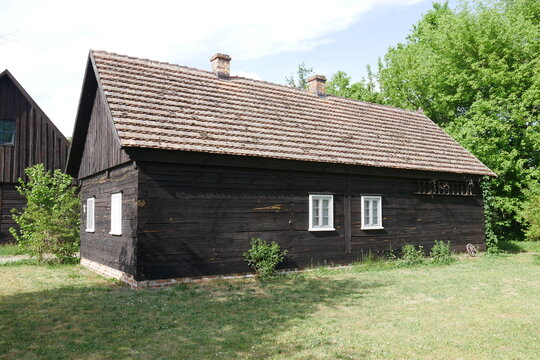 Schrothaus bzw Holzhaus im Erlichthof Rietschen im sorbisch-s&auml;chsischen Dorf