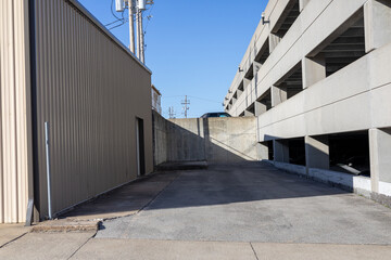 Dead end next to a parking garage downtown