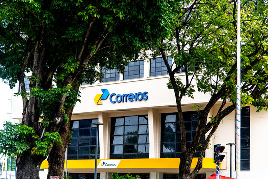 View of the facade of the Post Office located in the commercial district in the city of Salvador, Bahia.