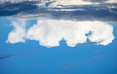 Obraz premium Dramatic sky with beautiful and exotic clouds
