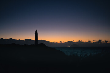 夜明けを迎える爪木崎灯台