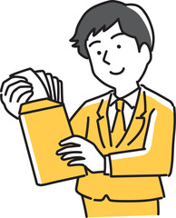 封筒からお札を出して見る男性