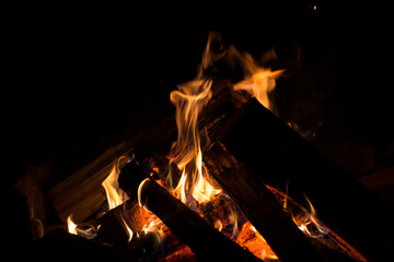 Fototapeta premium Feuer und Flammen am Lagerfeuer