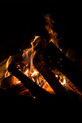 Feuer und Flammen am Lagerfeuer
