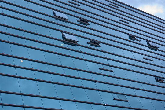 Building in Martinez Garrido in Vigo with modern blue glass architecture
