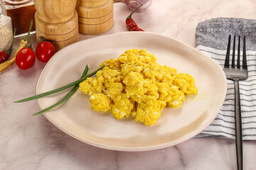 Scrambled egg in the bowl
