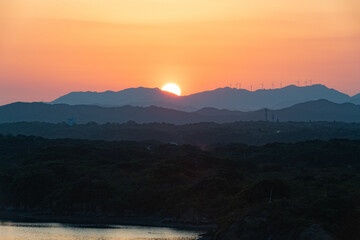 ともやま公園から望む英虞湾に沈む夕日