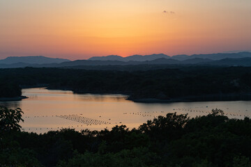 ともやま公園から望む英虞湾に沈む夕日
