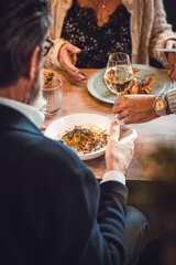 Entrée, plat et dessert d'un restaurant bistronomique tendance