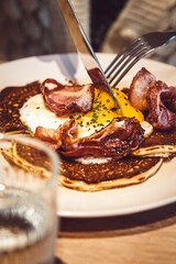 Entrée, plat et dessert d'un restaurant bistronomique tendance