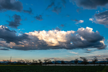 琵琶湖の隣にある小さな湖　平湖の美しい夕暮れの風景