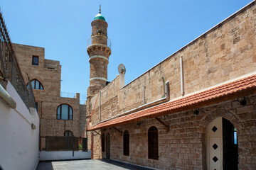 View of the al-Bahr Mosque or Masjid al-Bahr (meaning The Sea Mosque). Is the oldest extant mosque in the historical part of Jaffa. Built in 1675. Tel Aviv, Israel. - obrazy, fototapety, plakaty