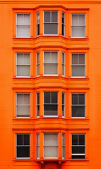 Fototapeta premium an orange building with windows all around