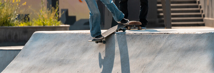 Young guys skateboarding - obrazy, fototapety, plakaty